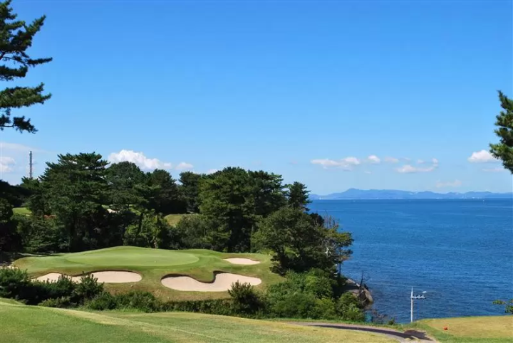 【大阪特集】ゴルフ好き必見！海を見渡すコースで忘れられない一打を