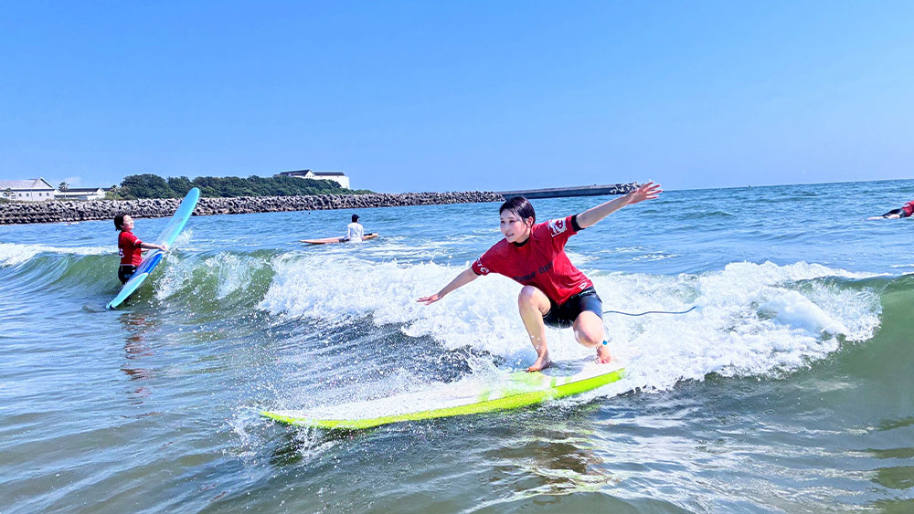 大阪から日帰りOK！磯の浦海水浴場で手軽に波乗り初体験 | 南大阪