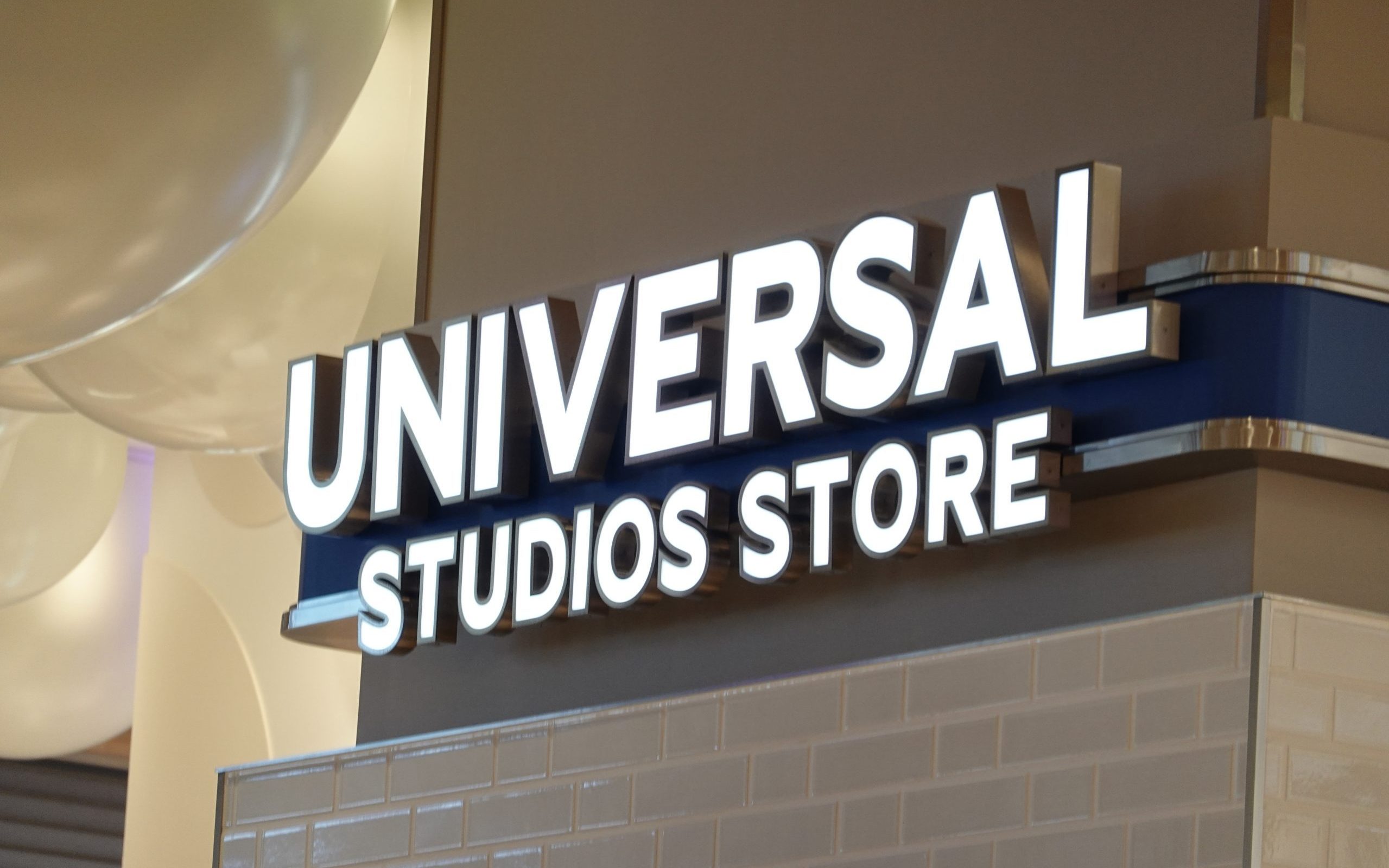 限定USJグッズ自販機発見？！関西国際空港第一ターミナル　リニューアルオープン