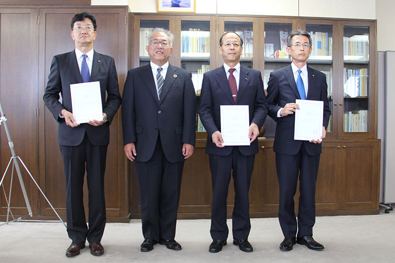 なにわ筋線に係る鉄道事業許可状を受領