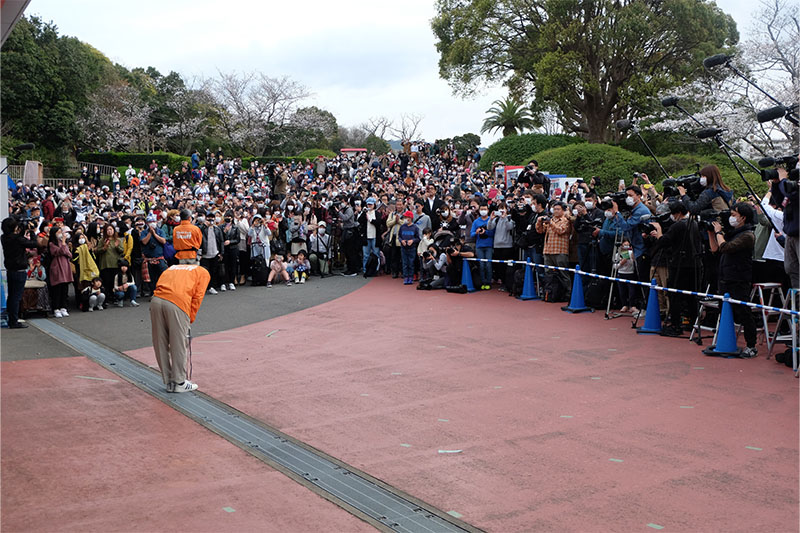 みさき公園閉園の瞬間 感謝の言葉を述べる園長