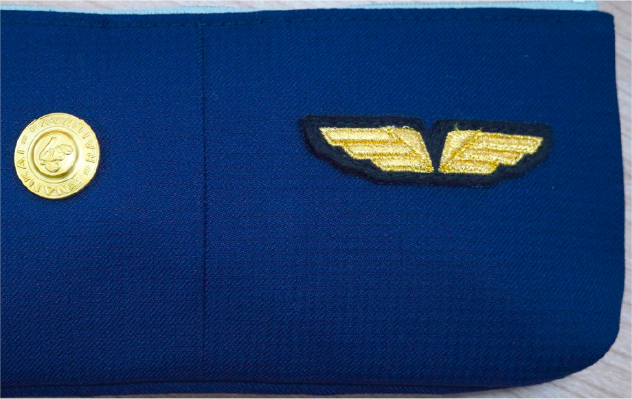 ペンケースに使用しているエンブレムやボタン