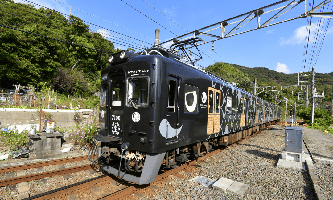 めでたいでんしゃ　かしら外装