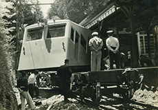 2代目ケーブルカーの搬入（極楽橋駅）の写真