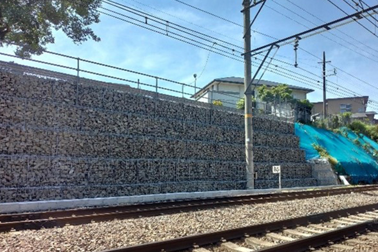法面対策工事の着工後