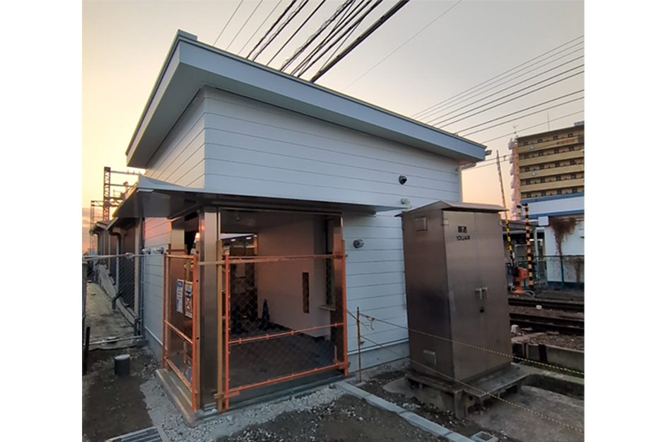 東駅舎外観（工事中）