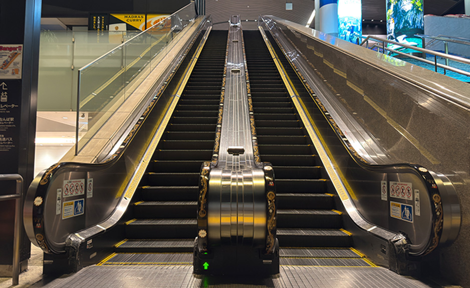 なんば駅エスカレーター手すりベルト