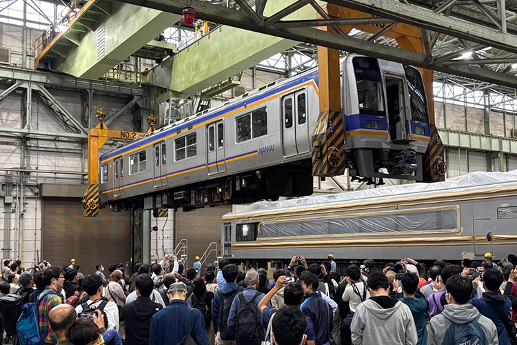車両の吊下げ作業